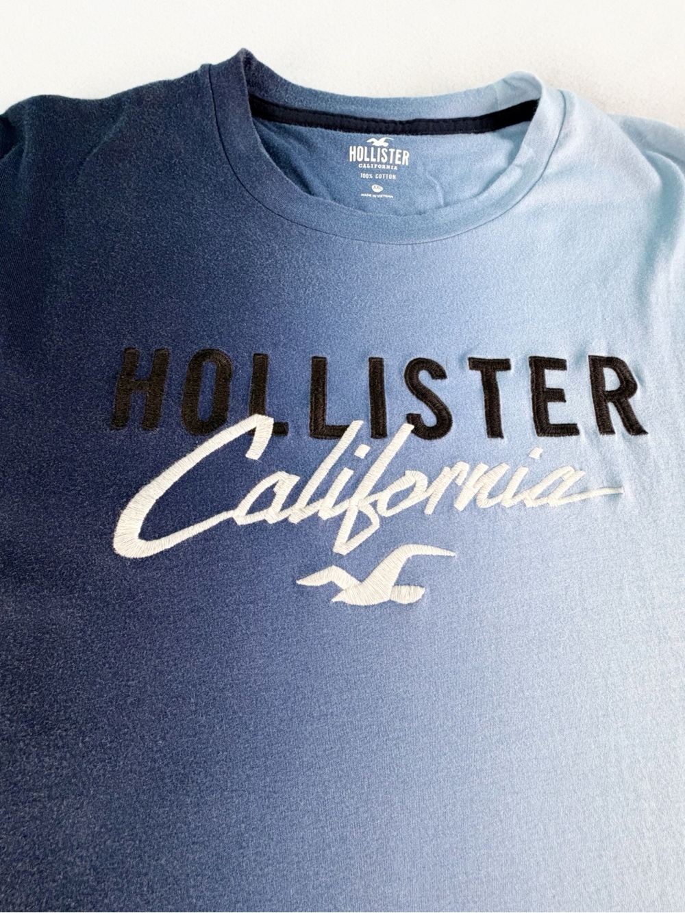 Hollister California Men’s 2XL XXLarge Blue Ombre Embroidered T-Shirt Surfer